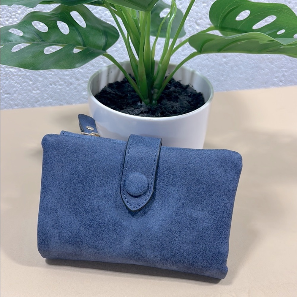 NWOT Elegant Blue Suede look Women's Clutch / wallet​​